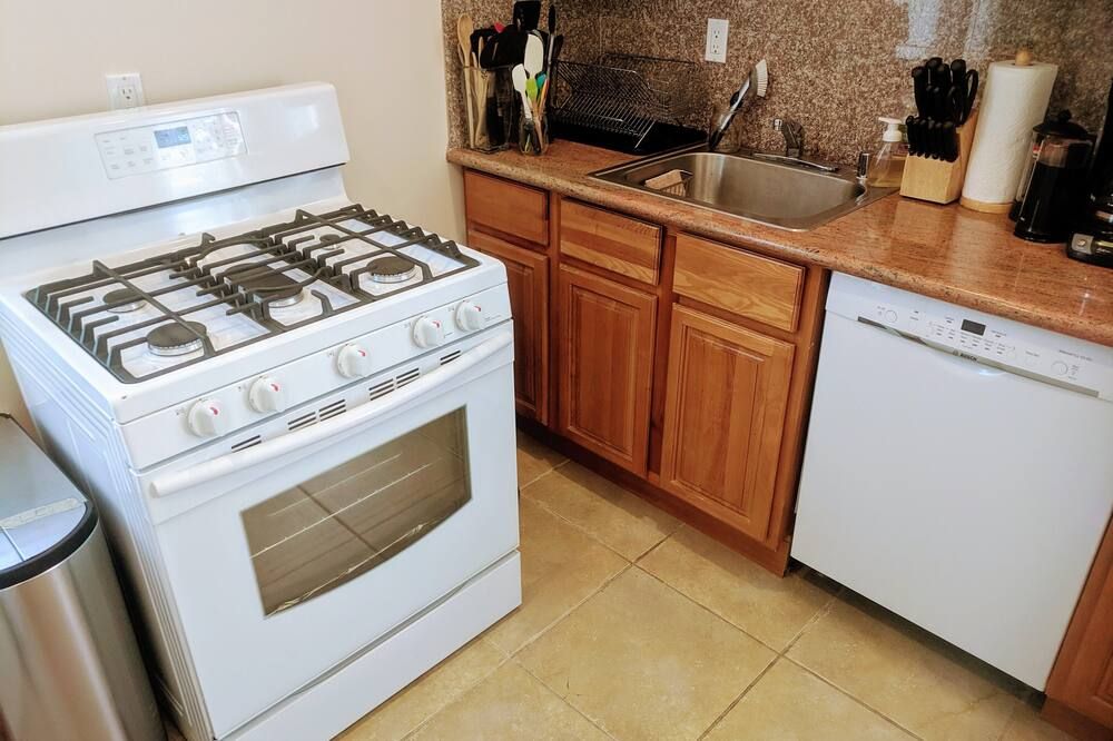 Lovely Sunlit Bedroom Perfectly Located in Restored Redwood Home - North Beach - סן פרנסיסקו - מטבח