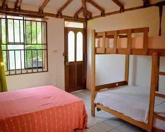 Snug Bungalow | 4 people | Pool | SuperHost - 말라 - 침실