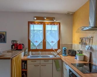 Gite Au-Dela Des Cimes - Villeneuve-de-Rivière - Cocina