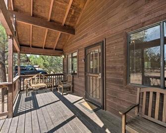 Pet Friendly Retreat in Rim Country! With a Spa! - Heber-Overgaard - Patio