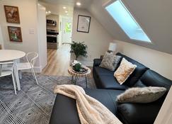 Your Boston Retreat on the Third Floor - Boston - Living room