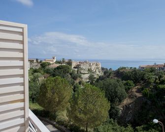Donna Rosa Accommodation - Tropea - Balcone