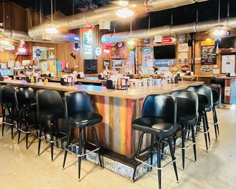 Tin Roof Cabin at The Cove! - Inverness - Bar