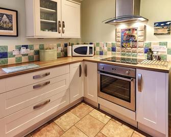 Old Schoolhouse With Stunning Loch And Mountain Views - Appin - Kitchen