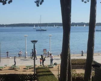 1st beach row Kaiserallee incl. WLAN, 2 bicycles, beach chair package possible - Lübeck - Beach