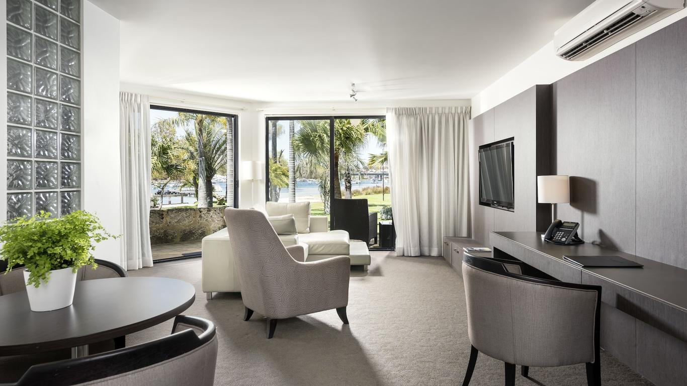 Pier 21 Riverside Apartment Hotel