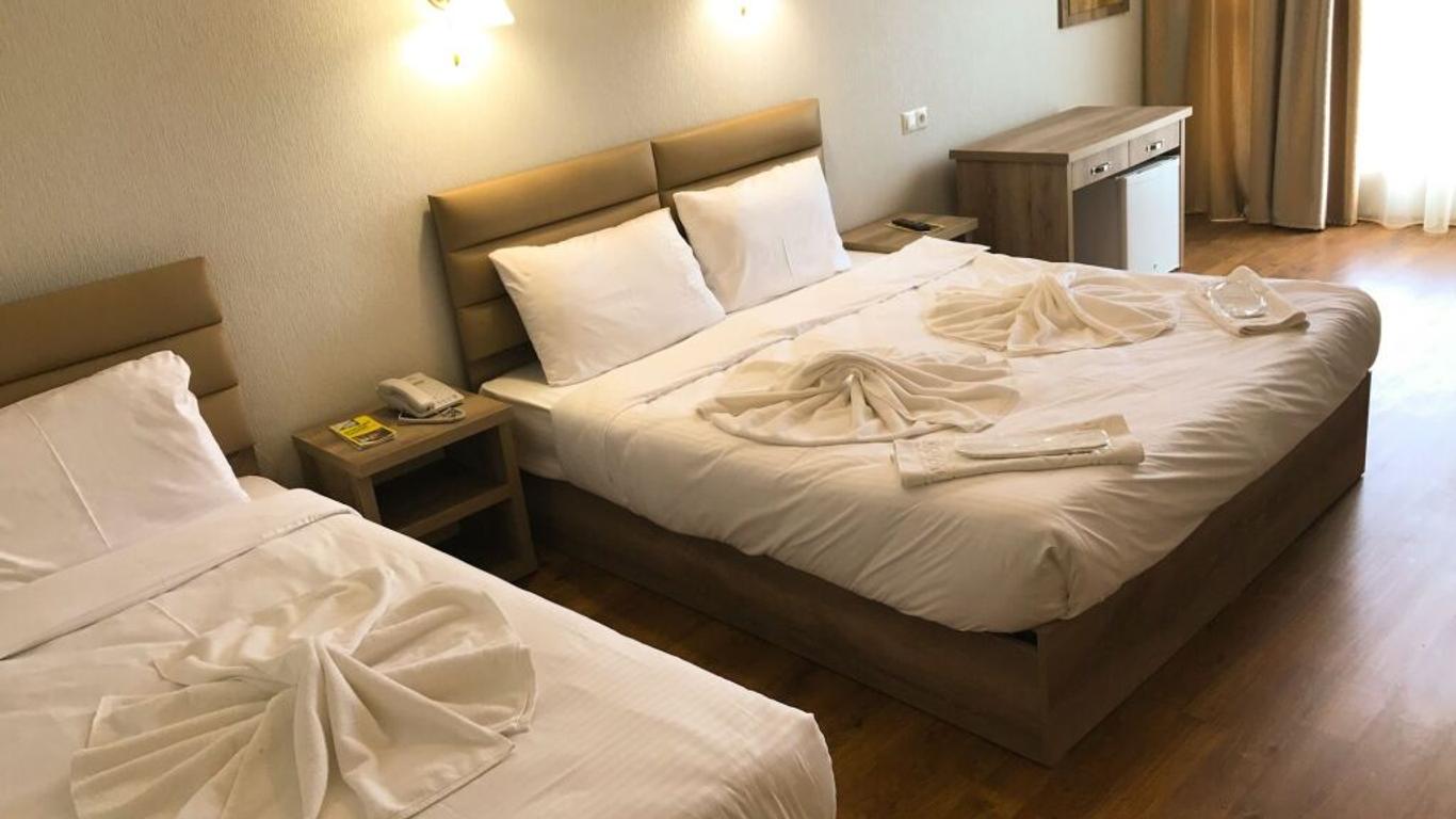 L Plaza Hotel