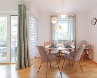 nJoy! Federsee Getaway - Therme & Balkon - Bad Buchau - Eetruimte