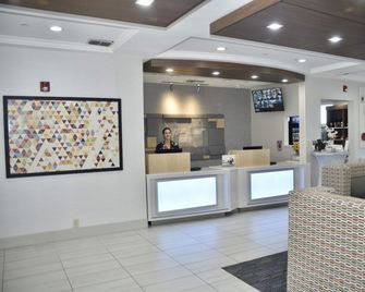 Holiday Inn Express Windsor Sonoma Wine Country By IHG - Windsor - Lobby