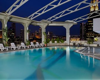 Furama City Centre - Singapur - Pool