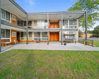Stylish cozy 1 Bedroom Apartment in Ferndale MI - Ferndale - Building