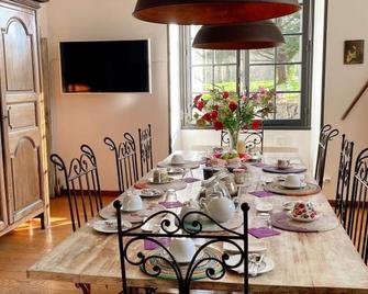 Charming Château Lodge with Wifi and Terrace in Sologne - Salbris - Essbereich