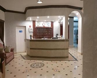 Dolphin Continental Hotel - Al Quşayr - Front desk