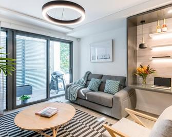 Premium Beachside Apartment Living In Coogee- E4 - Special Offers May Apply - Coogee - Living room