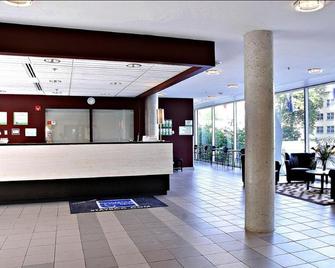 Residence & Conference Centre - Ottawa Downtown - Ottawa - Front desk