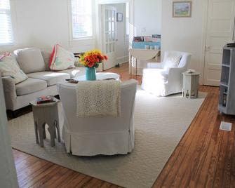 Charming Cottage - Ultimate Relaxation Destination - Onancock - Sala de estar