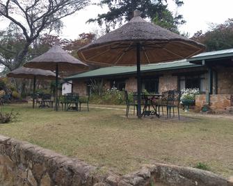 Pine Tree Inn - Juliasdale - Patio