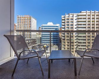 Oaks Auckland Hotel - Auckland - Balcony