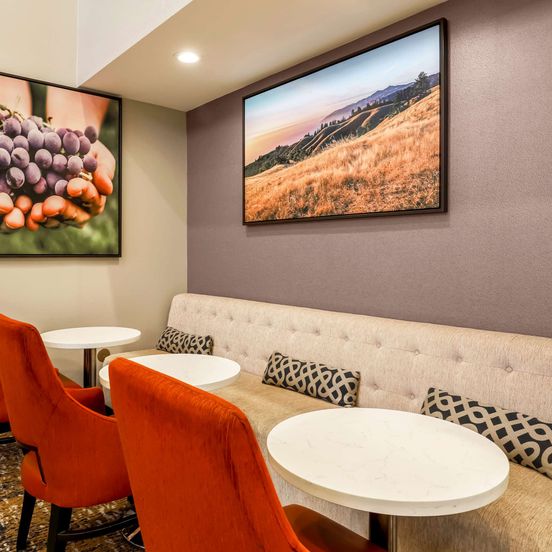 Hampton Inn & Suites Windsor - Sonoma Wine Country image 1