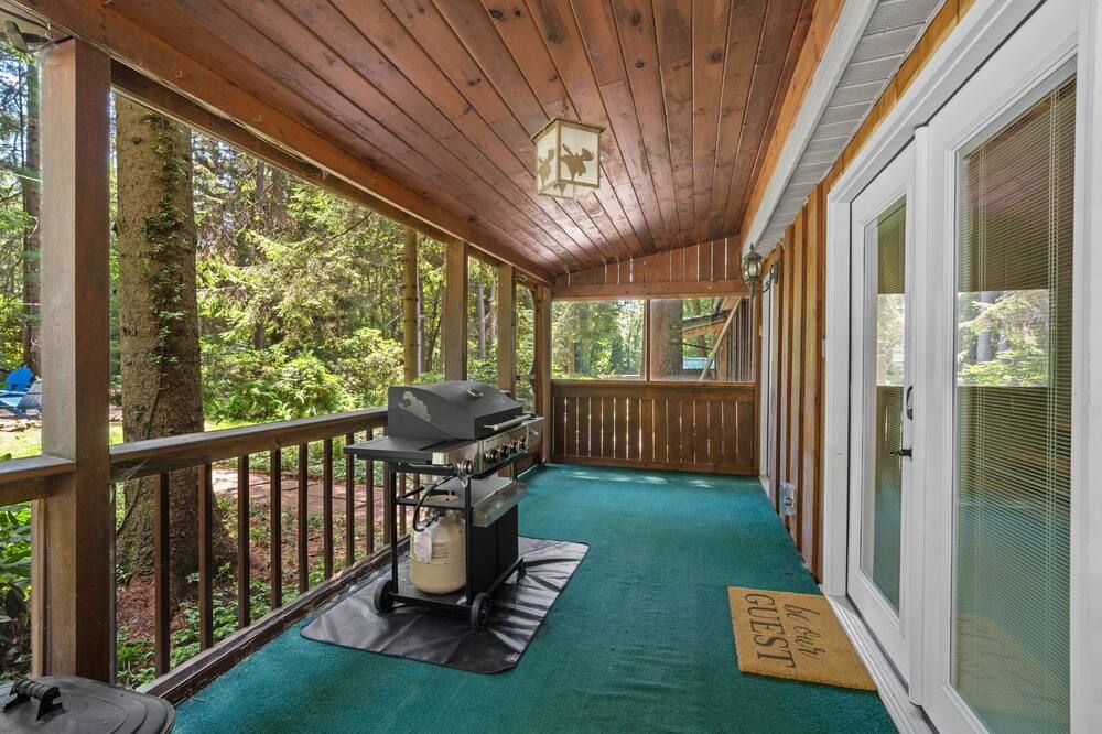 Northwoods Ln Cabin in Clear Creek by Tranquility Retreats