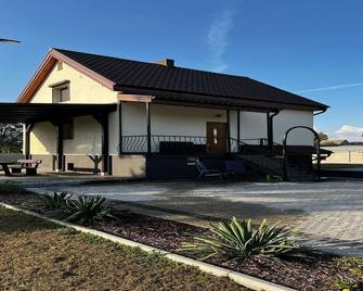 Holiday Home in Stepnica by Szczecin Lagoon - Stepnica - Patio