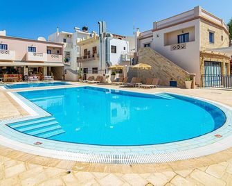 Ilios Malia Hotel Resort - Mália - Piscină
