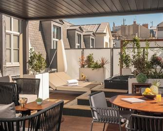 Niepce Paris Hotel, Curio Collection by Hilton - Paris - Patio