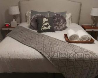 Lyle &Taylor Present -Slice of Home on the Road - Bourbonnais - Bedroom