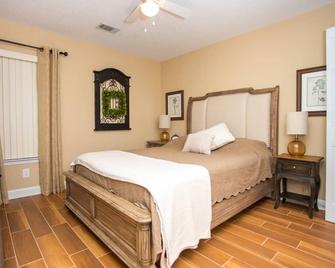 15% off Your Spring Break Getaway | Stay 3 Nights with iTrip FWB - Okaloosa Island Until March 15th - Niceville - Bedroom