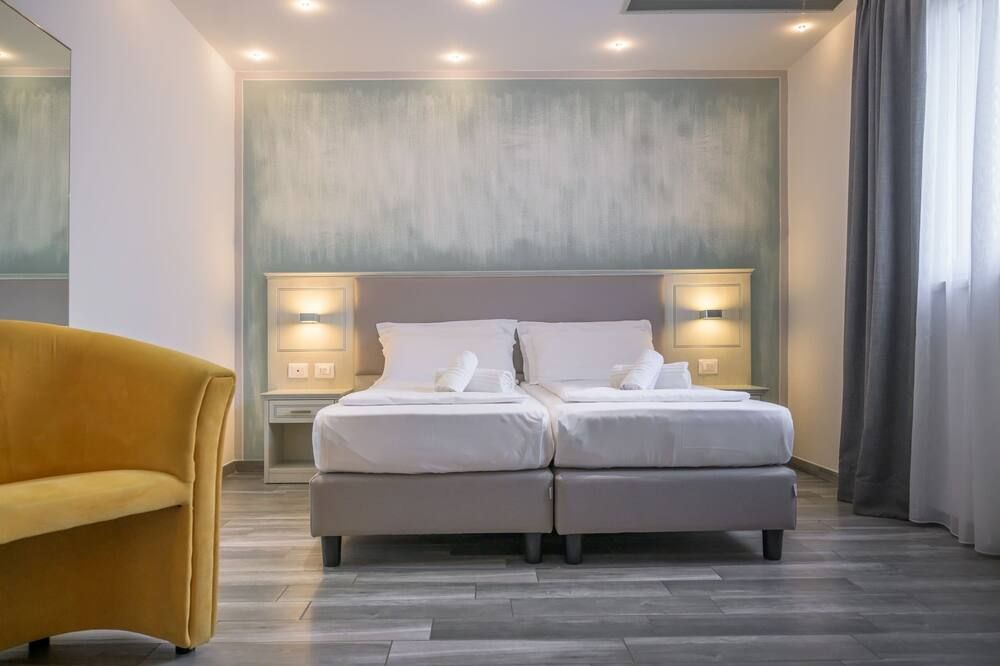 Hotel Villa Paradiso Suite - Moniga del Garda - Bedroom