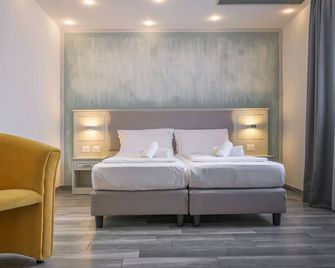 Hotel Villa Paradiso Suite - Moniga del Garda - Chambre
