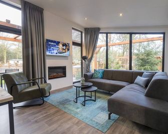 House with terrace, hot tub & pool - Wekerom - Sala de estar