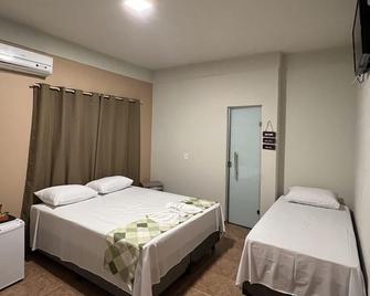 Hotel Paraiso - By UP Hotel - 학교와 FarmShow에 쉽게 접근 가능 - 루이스 에두아르도 마갈하에스 - 침실