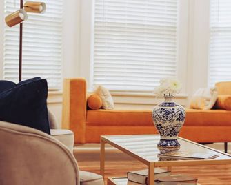 10 mins to World Cup Arena & FanFest - Family Home - Kansas City - Living room
