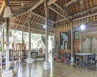 OYO Homes 90948 Desa Wisata Kampung Majapahit - Mojokerto - Patio