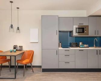 Hyatt House Leeds - Leeds - Kitchen