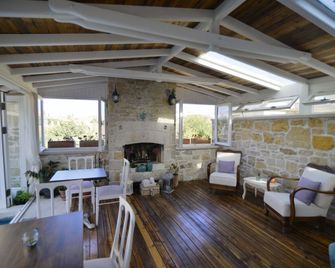 إسكي تاس أوتل - سسمى