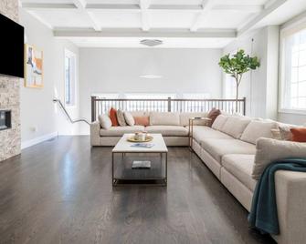 Luxury Hyde Park Haven- Perfect for families and digital nomads. Pet Friendly. - Chicago - Sala de estar