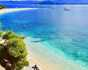 Villa Giardino Heritage Boutique Hotel Bol - Bol - Pláž