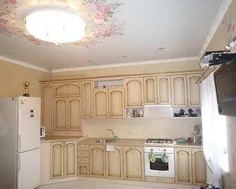 Hotel Podvorye Yamshchika - سوزدال - مطبخ