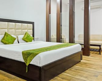 OYO 10027 Hotel Red Petal - Jalandhar