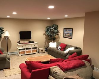 The ski slope is your backyard! Luxurious townhouse at Bretton Woods (sleeps 12) - Carroll - Obývací pokoj