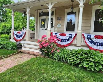 Thompson Extended Stay- Close to everything. Large yard to unwind. - Springfield - Patio