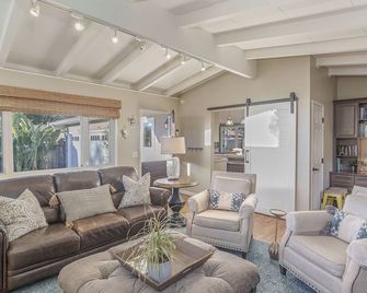 3874 Mission Fields Home - Carmel-by-the-Sea - Living room