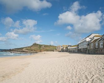11 Piazza - St. Ives - Beach