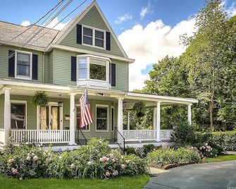 Historic 3-Bedroom 2-Full Baths Victorian Home Fully Furnished in Prime Location - Monroe - Edificio