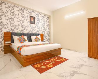 Fabhotel Rudra - Dehradun - Slaapkamer