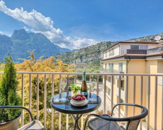 Bike & Wind Hotel Villa Maria - Nago–Torbole - מרפסת