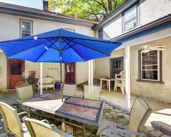 Jim Croces Farmhouse Apartment in Downingtown! - Downingtown - Patio