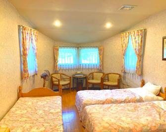 The Regent House - Katashina - Schlafzimmer
